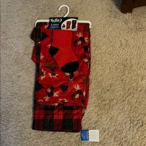 2 paid of pajama pants and fuzzy socks, boys XL